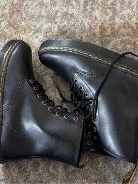 Dr. Marten Zavala platform combat boot unisex men sz 9 women 10